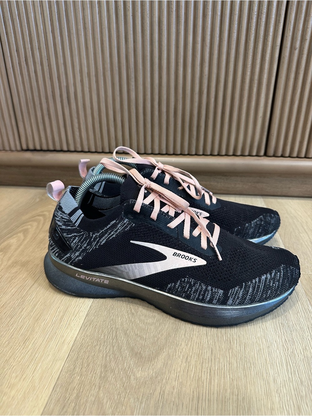 Brooks Levitate 4 Women's Size 10 B (Medium) Running Shoes Black Pink
